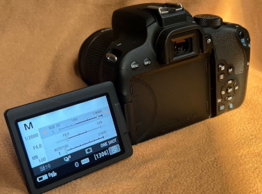 Canon camera 800D for sale