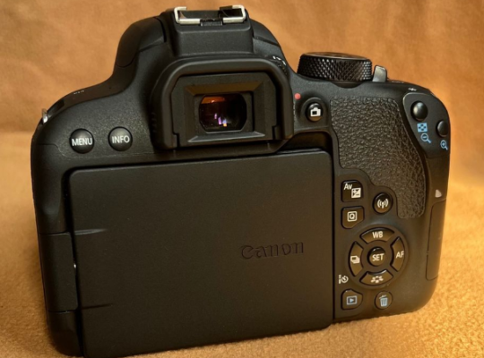 Canon camera 800D for sale
