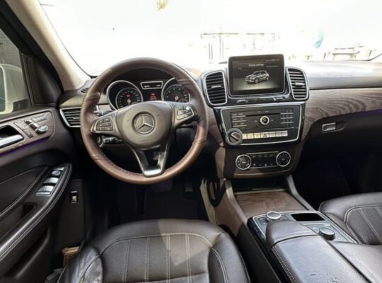 Mercedes GLE 400 full option 2016 Gcc
