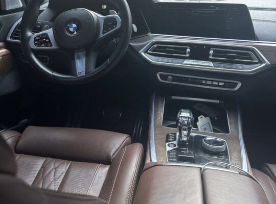 BMW X5 M50i full option 2020 Gcc