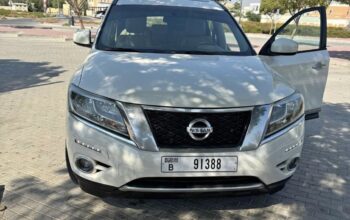 Nissan pathfinder 2015 SL full option