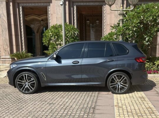 BMW X5 M50i full option 2020 Gcc for sale
