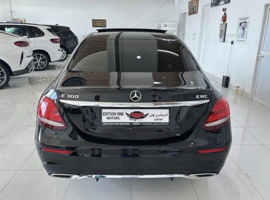 Mercedes E300 full option 2018 Gcc for sale