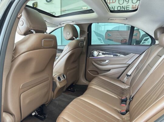 Mercedes E300 full option 2018 Gcc for sale