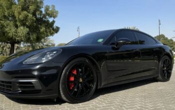 Porsche Panamera 2018 full option Gcc