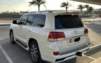 Toyota Land Cruiser VXR 5.7 full option 2016