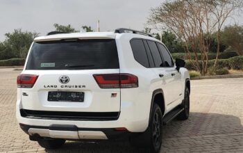 Toyota Land Cruiser GR 2023 Gcc fully loaded