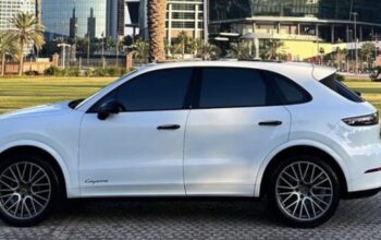 Porsche Cayenne 3.0 platinum Edition 2023 Gcc