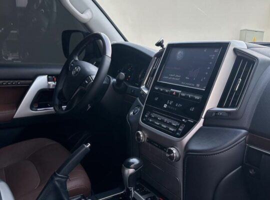 Toyota Land Cruiser VXR full option 2017