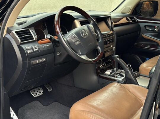 Lexus Lx570 full option 2015 Gcc for sale