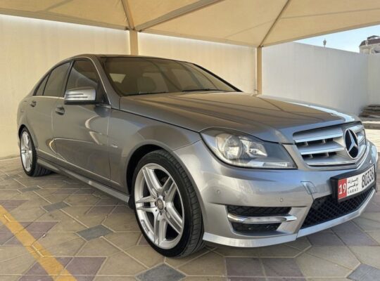 Mercedes C200 Gcc full option 2012 for sale