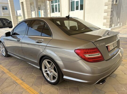 Mercedes C200 Gcc full option 2012 for sale