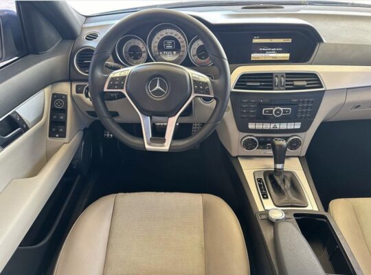 Mercedes C200 Gcc full option 2012 for sale