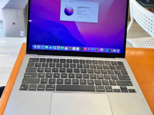 MacBook Air 2022 M2 for sale