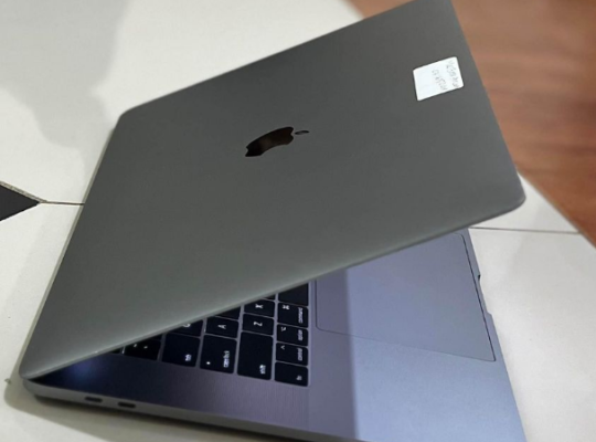 MacBook Pro 2017 15-inch core i7 for sale