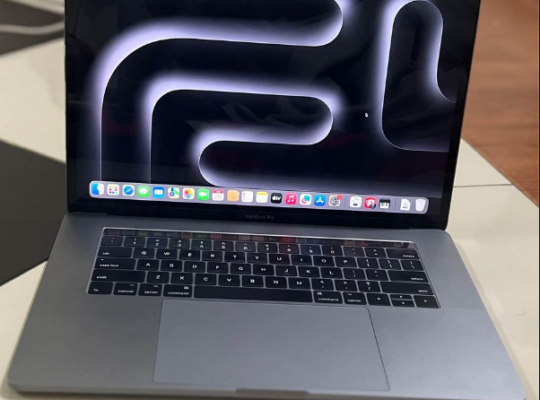 MacBook Pro 2017 15-inch core i7 for sale