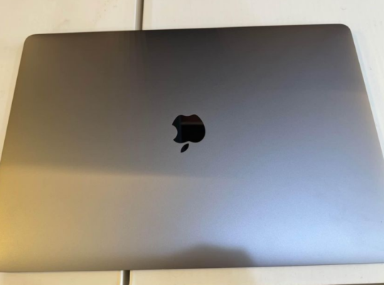 MacBook Pro 2017 15 inches for sale