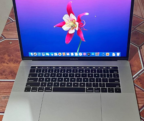 MacBook Pro 2017 15-inch Core i7 16/1tB For Sale