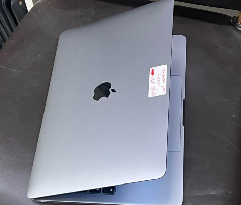 MacBook Pro 2017 13-inch core i5 8/256gb For Sale