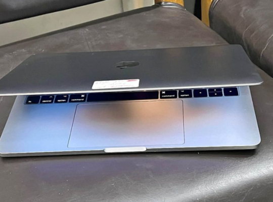 MacBook Pro 2017 13-inch core i5 8/256gb For Sale