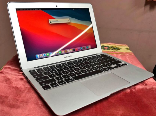 MacBook air 11-inch 2012 4/128 Core i5 For Sale