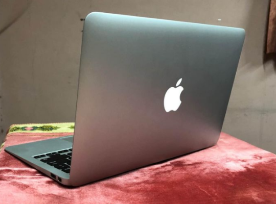 MacBook air 11-inch 2012 4/128 Core i5 For Sale