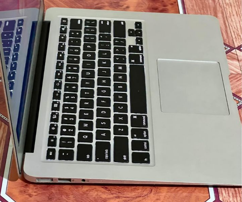 Macbook Air 13-inch 2015 8 gb Ram 128 ssd For Sale