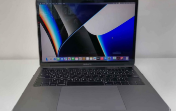 Macbook Pro, 13 INCH 2017, i7, 16GB RAM For Sale