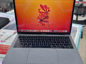 Macbook air 13-inch 2019 core i5 For Sale