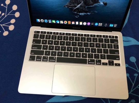 Macbook air retina 13-inch 2020 For Sale