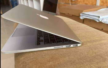 Macbook pro 13-inch 2015 Core i5 For Sale