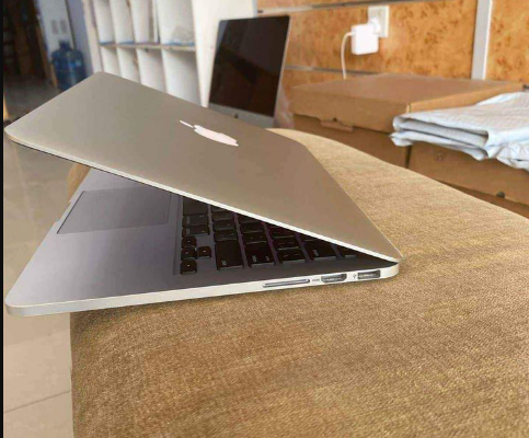 Macbook pro 13-inch 2015 Core i5 For Sale