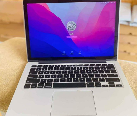 Macbook pro 13-inch 2015 Core i5 For Sale