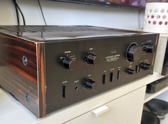 Sansui vintage stereo amplifier for sale