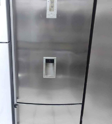 Siemens top fridge bottom freezer water dispenser