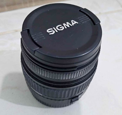 Sigma Canon Lens 18-55mm in prisitine condition fo