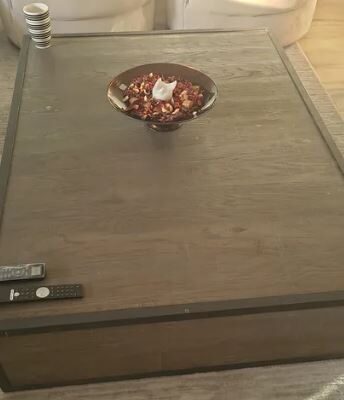 Elegant coffee table For Sale