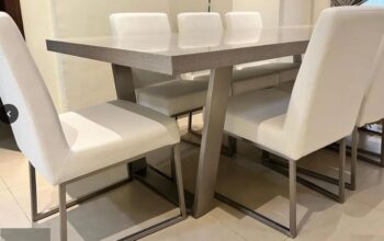 Elegant Dining Table (8 Seats)For Sale