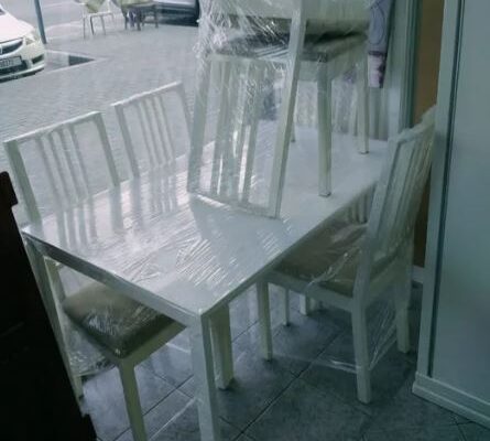 Dining table for sale