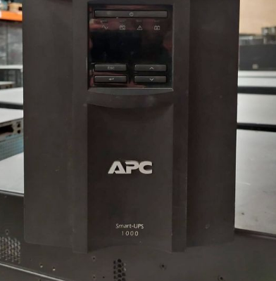 APC smart UPS, 1KVA/700 W, 230V For sale