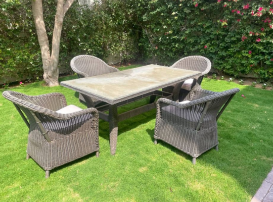 Garden dinning table and chairs for sale