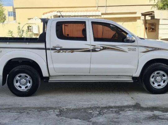 Toyota Hilux 2.7 4WD 2015 in good condition