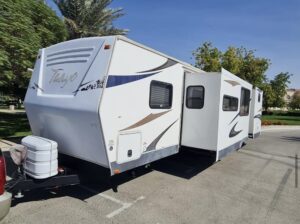 Caravan 33 feet 2015 imported In good condition