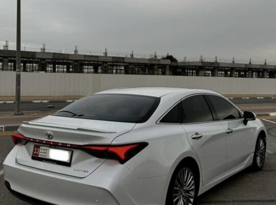 Toyota Avalon limited 2019 Gcc full option