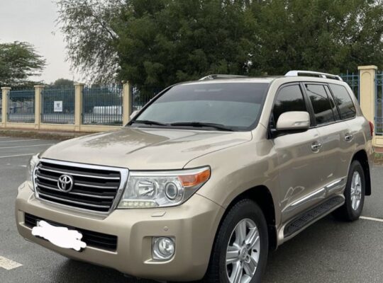 Toyota Land Cruiser GXR 2014 in good condition