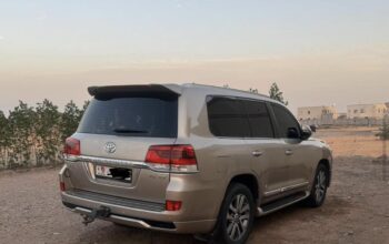 Toyota Land Cruiser VXR 5.7 full option 2018