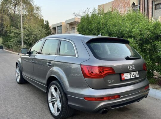 Audi Q7 supercharge 2015 s line in good condition