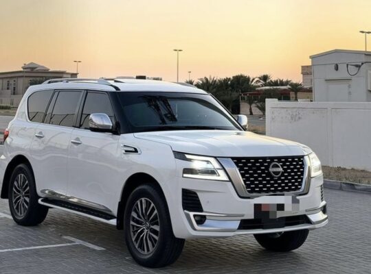 Nissan Patrol 2010 full option in good condition