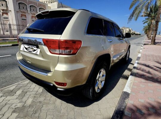 Jeep grand Cherokee 2011 in good condition