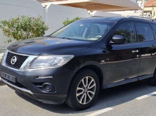 Nissan pathfinder full option Gcc 2015 for sale